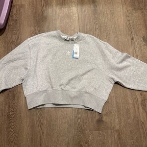 Adidas Short sweatshirt Brand new with tags size us M
